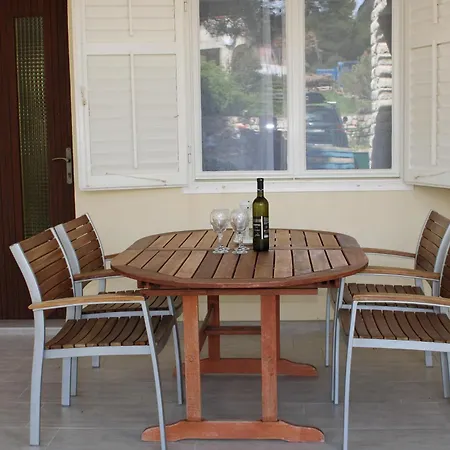 Soleil - Newly Renovated Close To The Sea דירה *