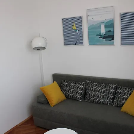 Soleil - Newly Renovated Close To The Sea דירה *